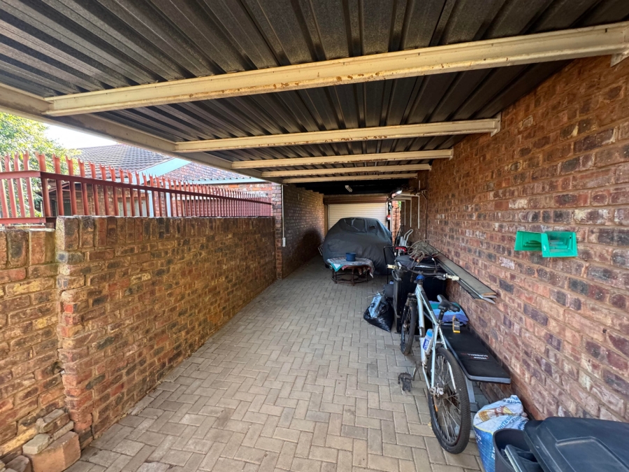 3 Bedroom Property for Sale in Langenhovenpark Free State